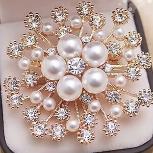 Pearl Crystal Flower Brooch Gold Tone Vintage Style